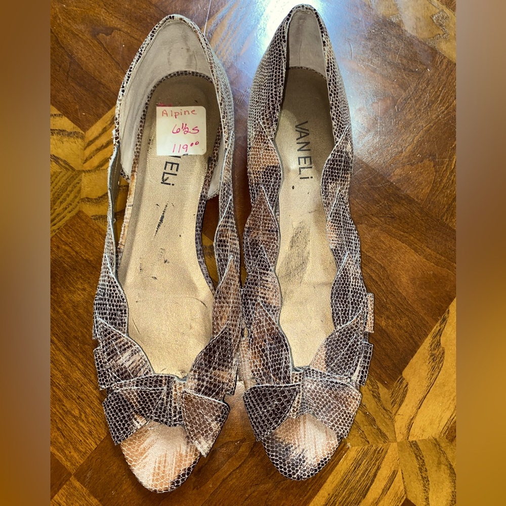 Vaneli Women's Brown Snakeskin Flats